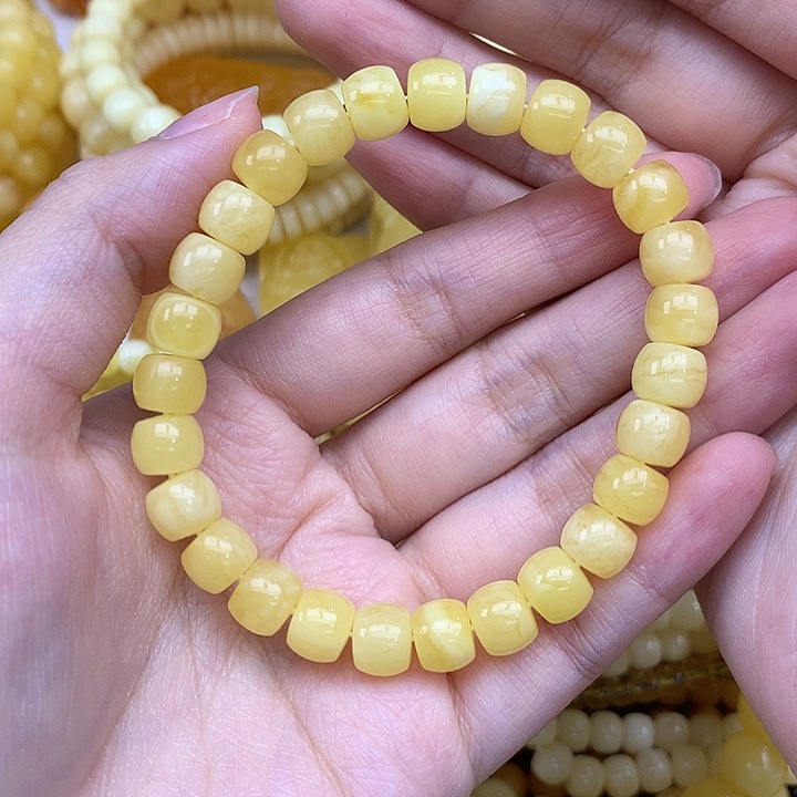老***姓蜜蜡未镶嵌珠宝奇石