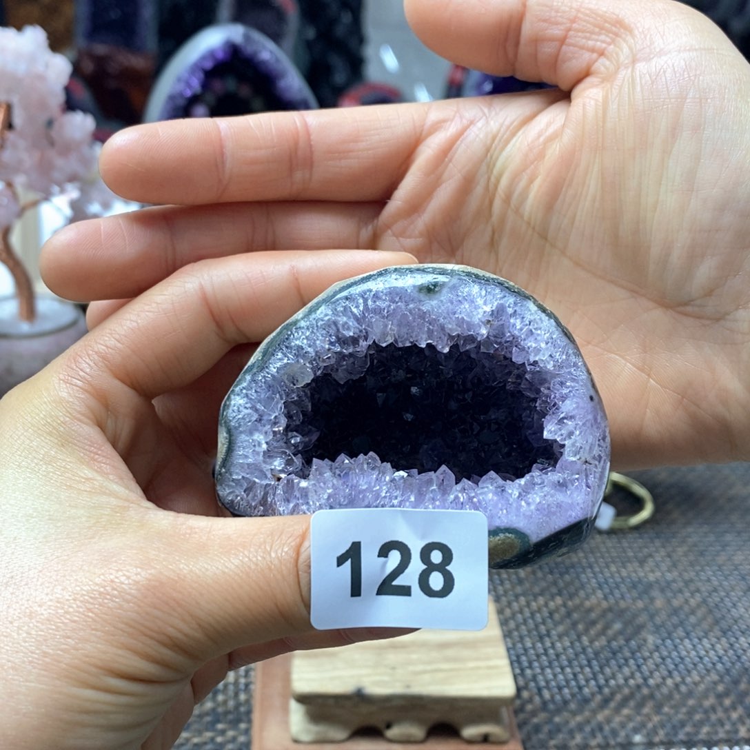 阅***号未镶嵌大型摆件（非配饰）紫晶