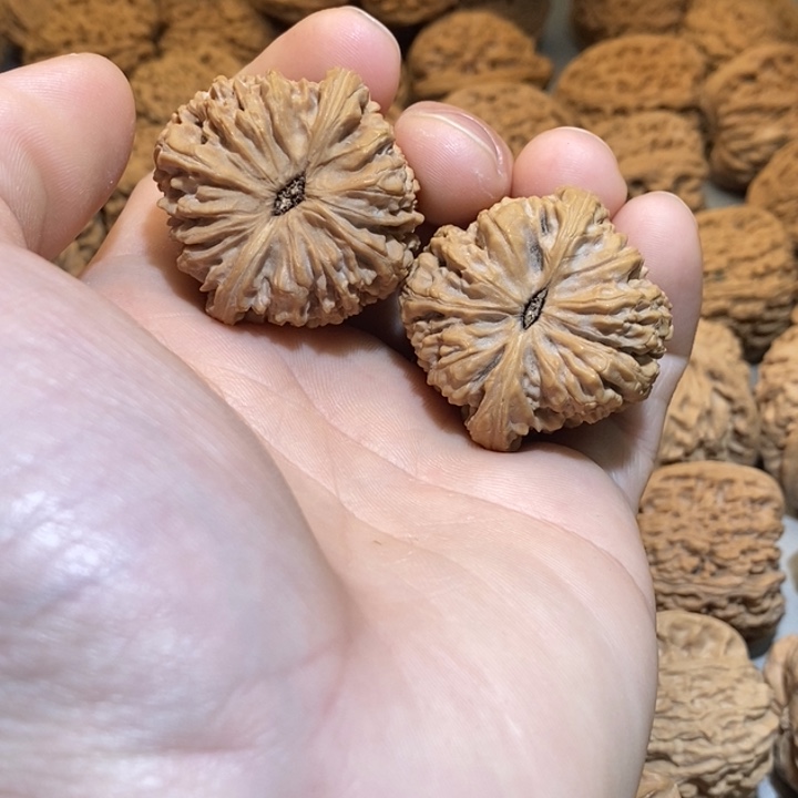 我***叠文玩核桃吊坠三角南疆石