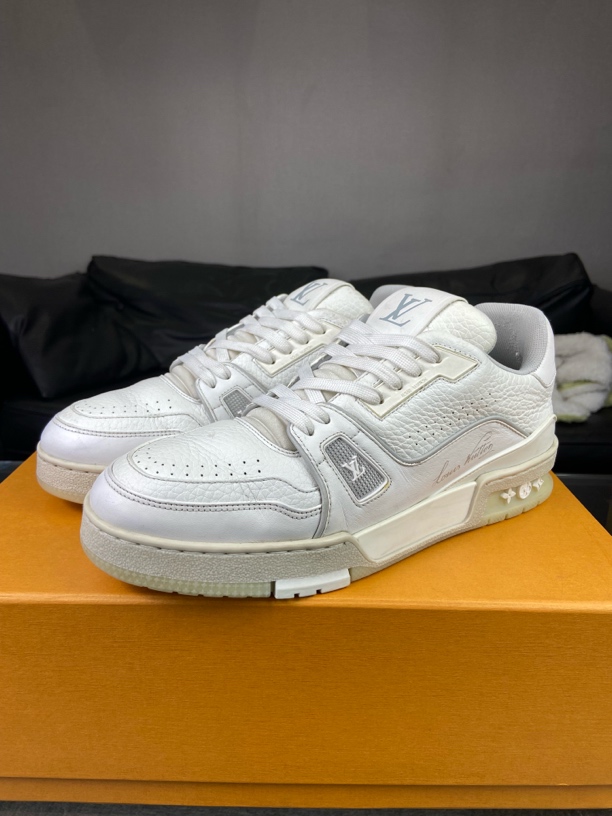 95新 LouisVuitton/路易威登 LV休闲鞋Trainer白水泥40.5码原盒95
