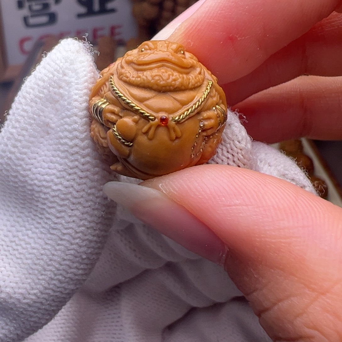 把件猴头核桃镶嵌款金蟾全品有正常封口线