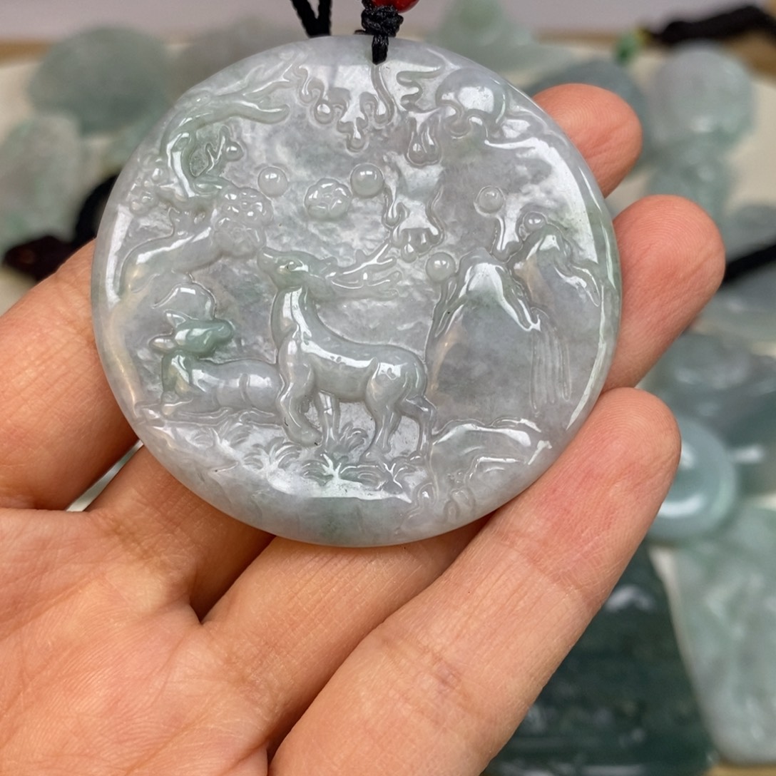 翡翠颈饰未镶嵌鹿