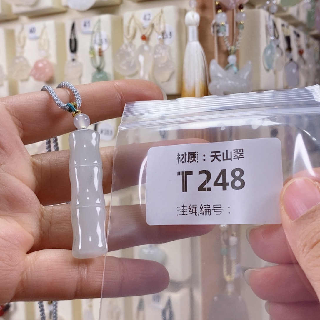 芳***记玛瑙/玉髓未镶嵌颈饰