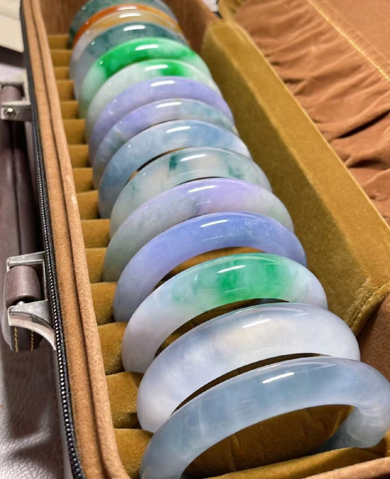 时尚百搭冰种飘花圆条正圈  多款任选，选定发货