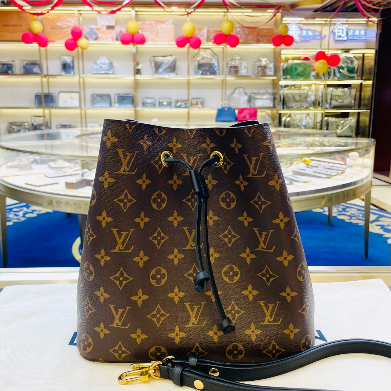 99新 LouisVuitton/路易威登 LV路易威登棕老花黑水桶手提单肩包 