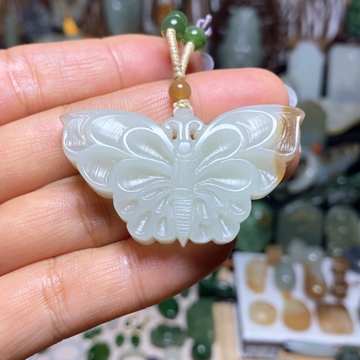 心***白和田玉未镶嵌颈饰