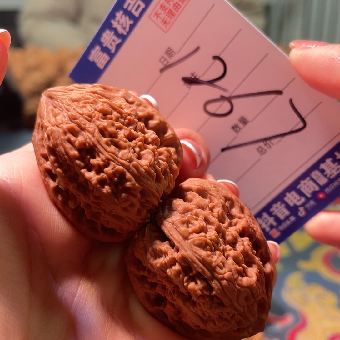 把件核桃35左右溜肩三角蝴蝶竖拉丝涿鹿红皮南将石