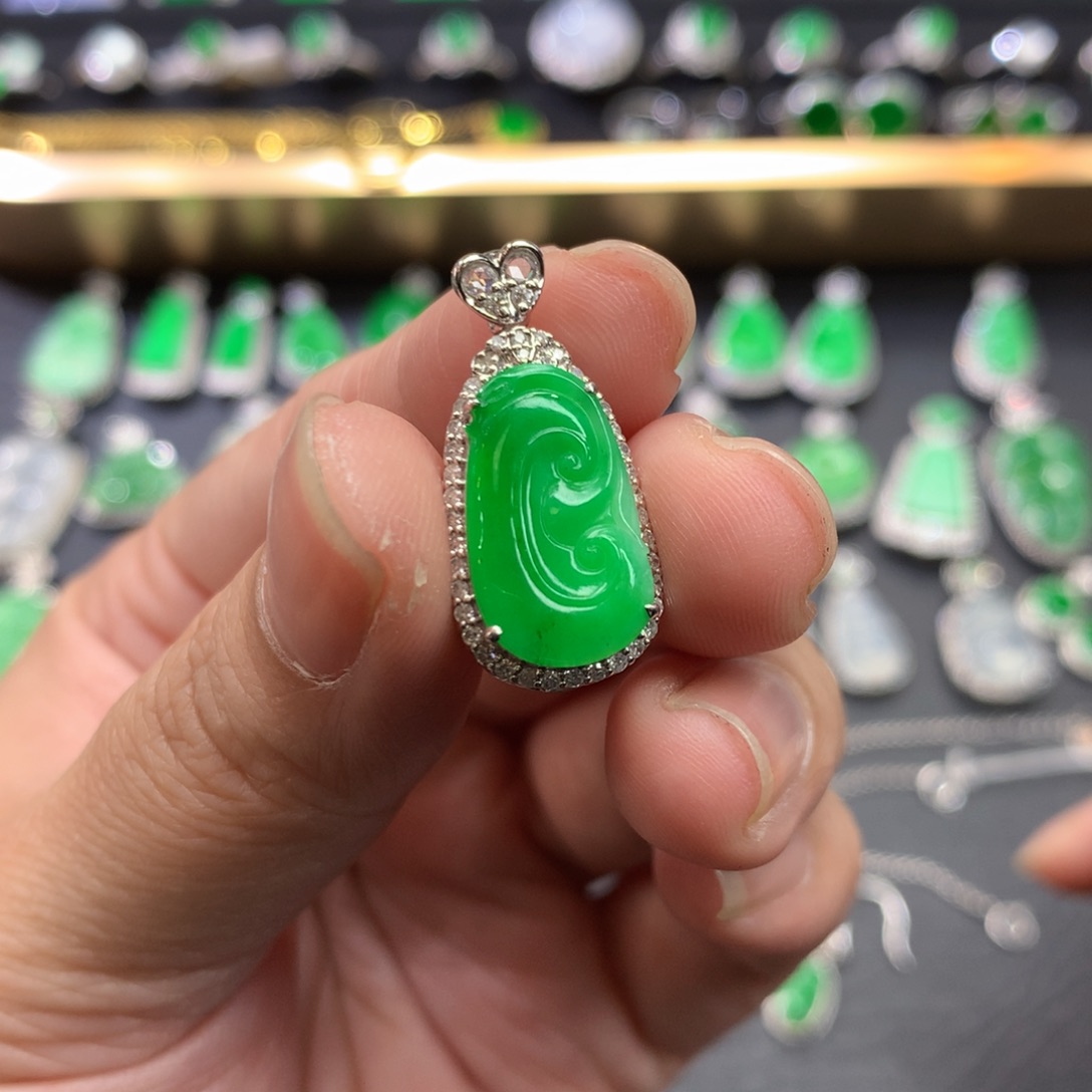 翡翠吊坠(不含链)18K金镶嵌