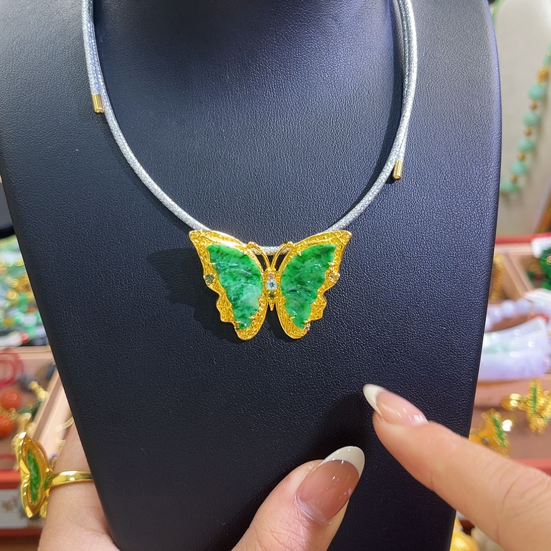 香***哥翡翠未镶嵌颈饰炸