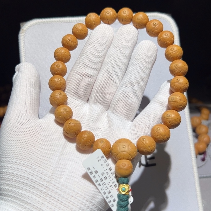 陈****A272号手持凤眼菩提