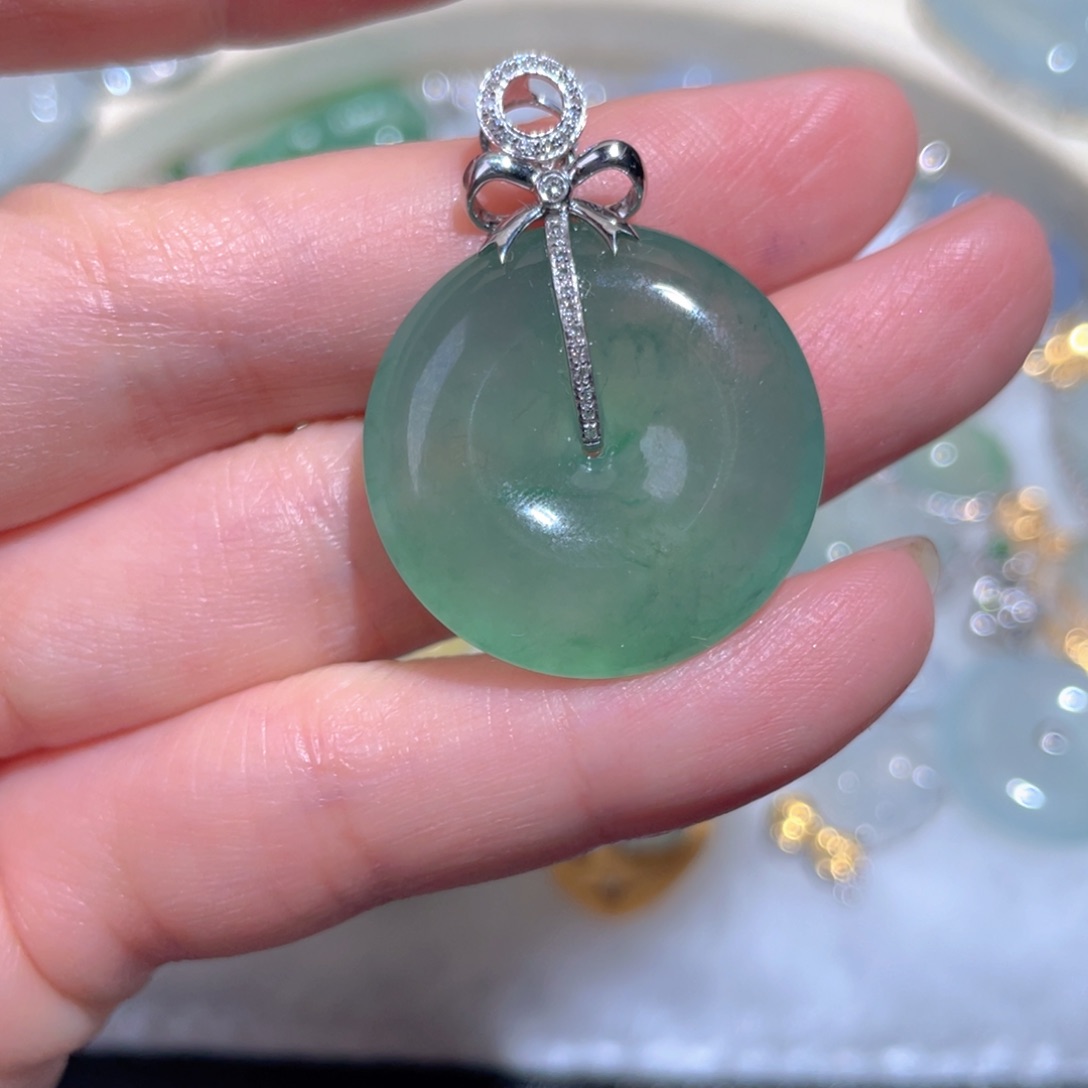 翡翠颈饰18K金镶嵌翡翠