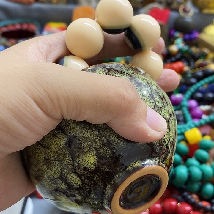 2335588988899878988888