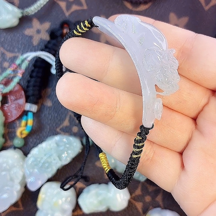 翡翠未镶嵌挂件8543