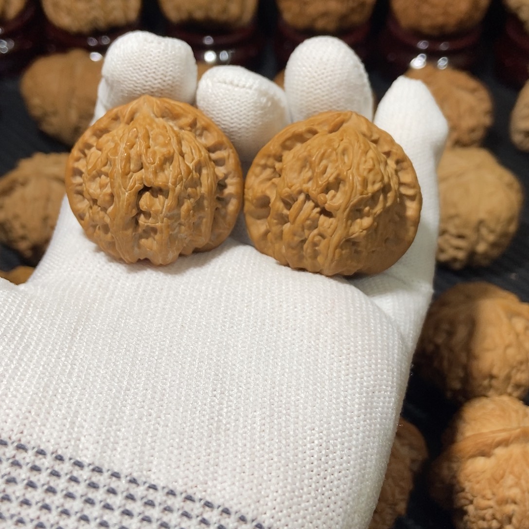 文玩核桃吊坠36+三角白