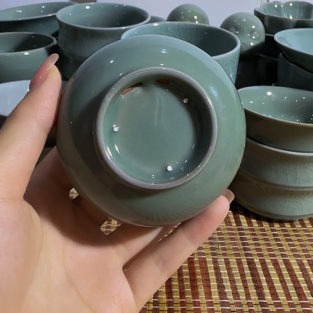 大瑕原矿青绿釉罗汉杯