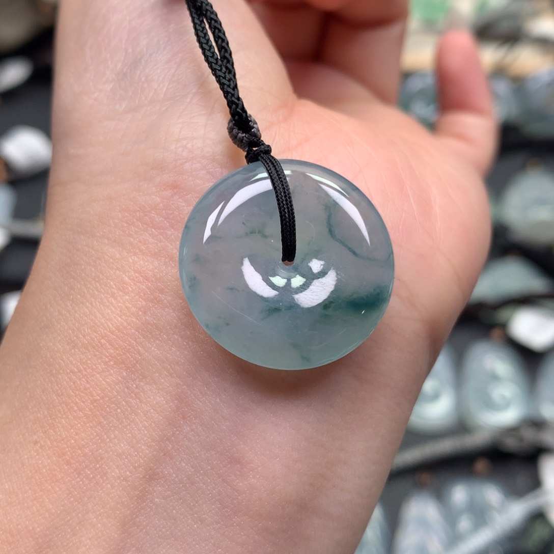 翡翠颈饰未镶嵌扣子