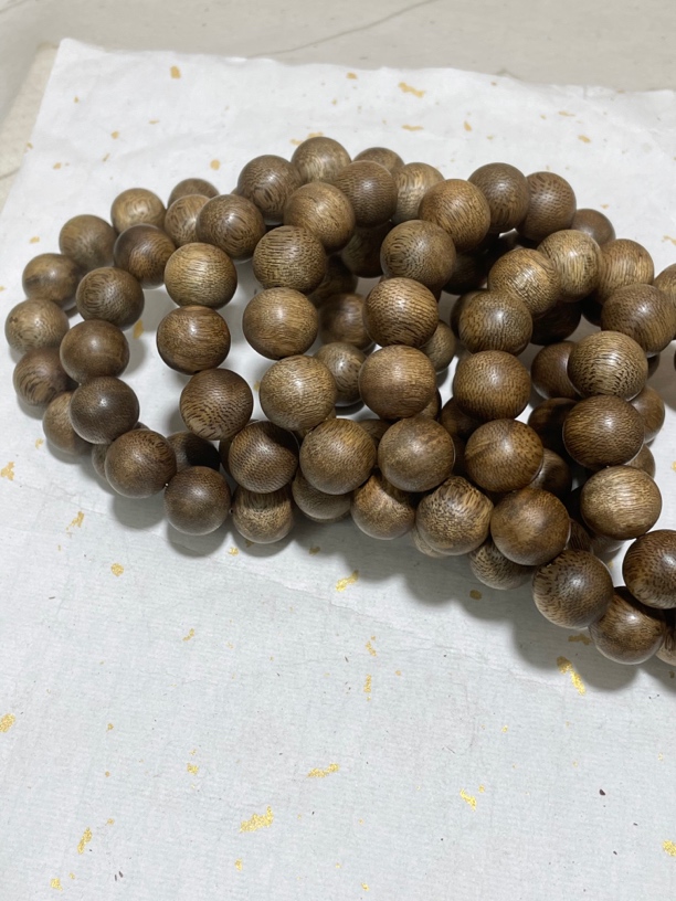 沉香黄黑油手串1.48cm，清香甜凉，不定时释放香气，