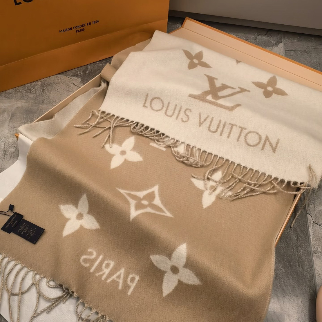 99新 LouisVuitton/路易威登 002347 羊绒围巾 99闲置新带盒