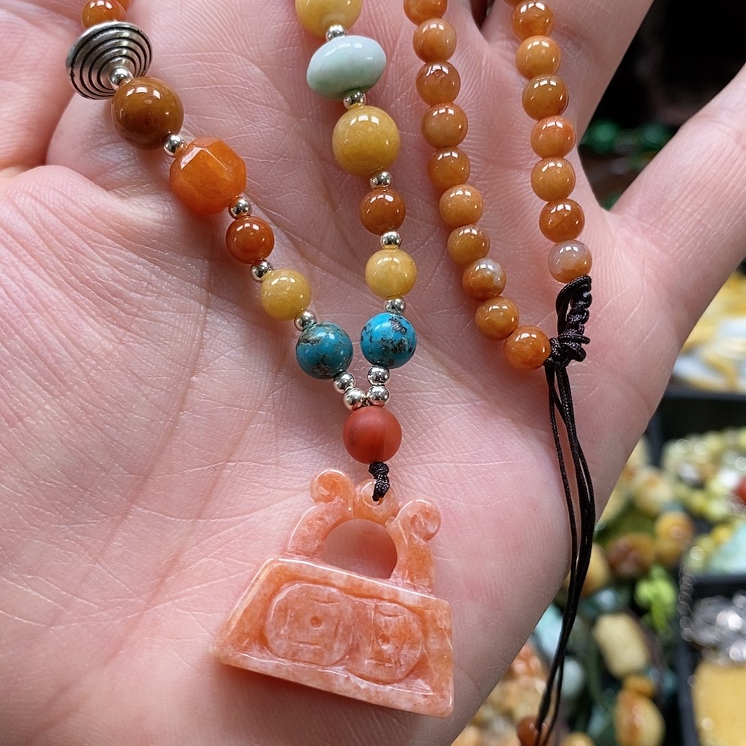 翡翠颈饰未镶嵌翡翠