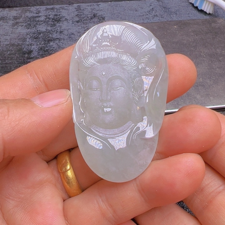 翡翠颈饰未镶嵌观音