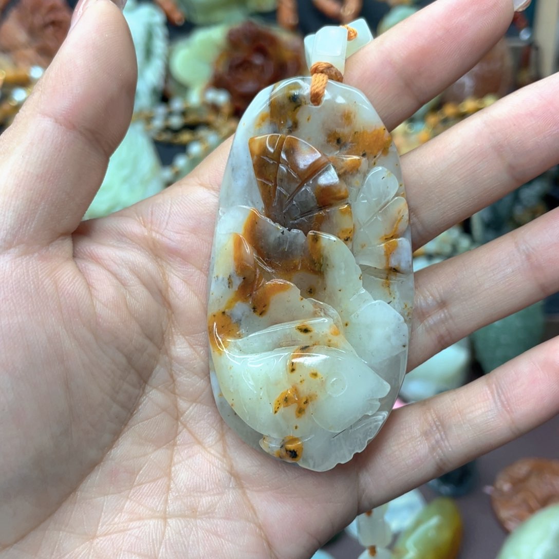 蛇纹石玉颈饰未镶嵌