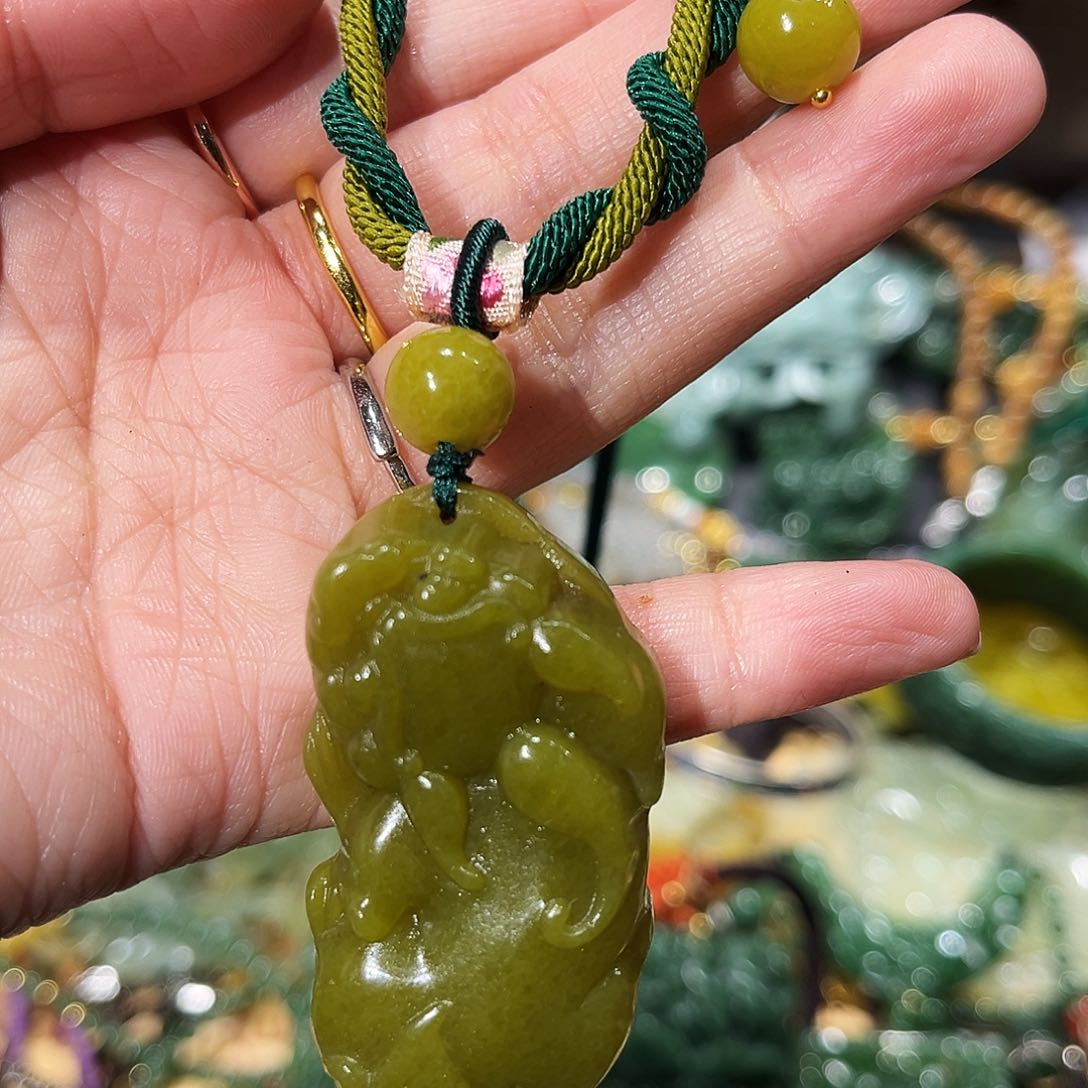 颈饰未镶嵌和田玉