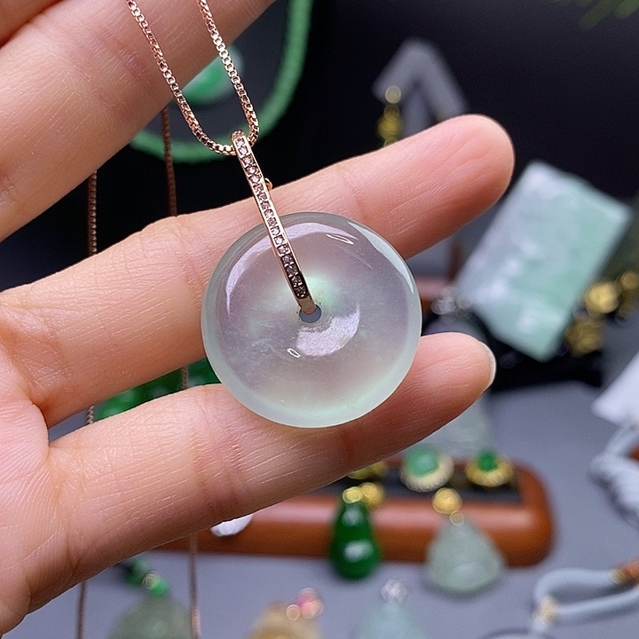 翡翠未镶嵌吊坠(赠链)