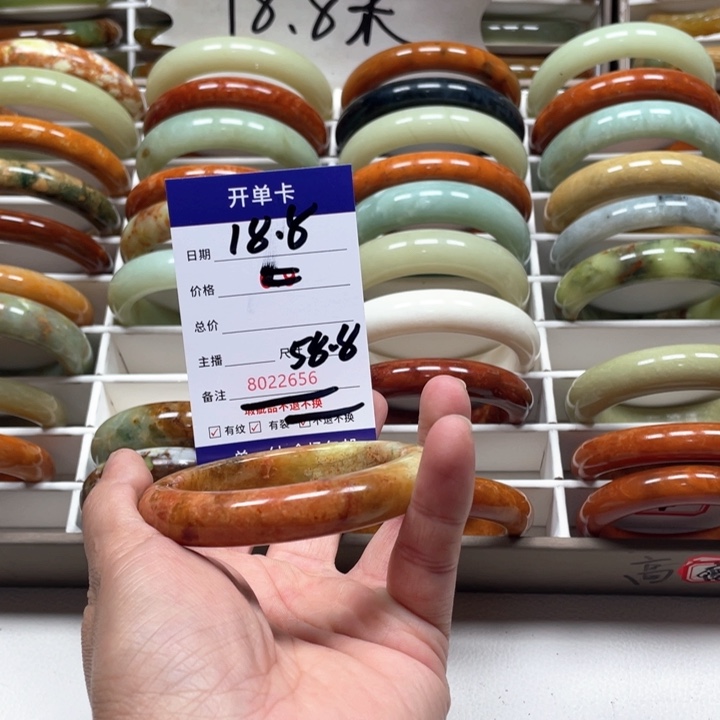 蛇纹石玉手镯未镶嵌草**?