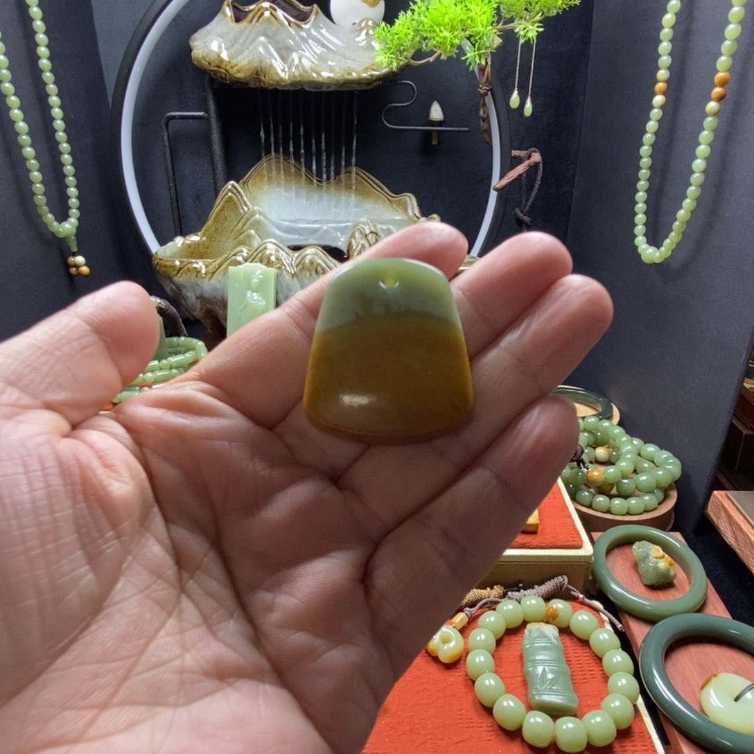 岫岩河磨玉（透闪石质玉）吊坠未镶嵌