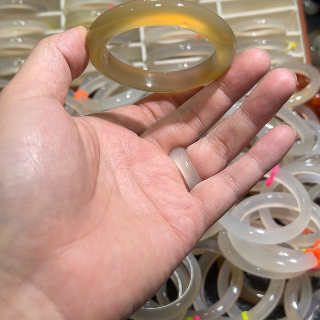 玛瑙/玉髓未镶嵌手镯57圈有包容4.4