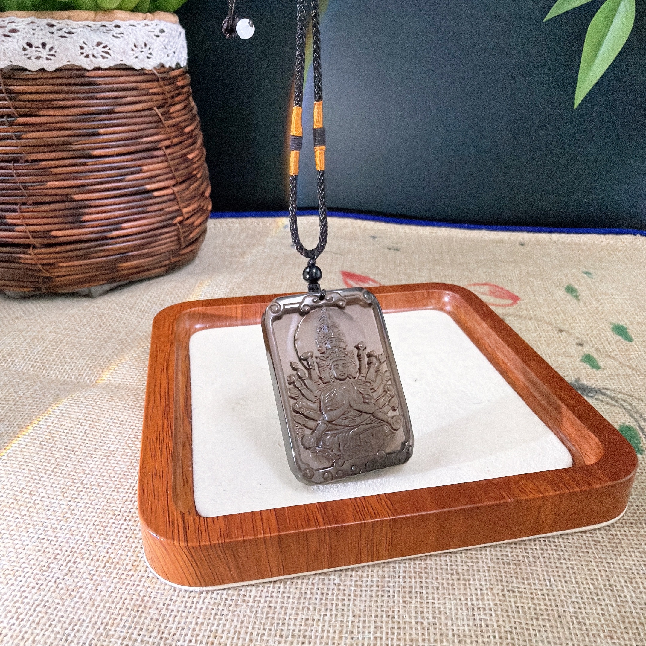 s896天然冰耀石千手观音吊坠  多样性发一件雕刻项坠时尚手工