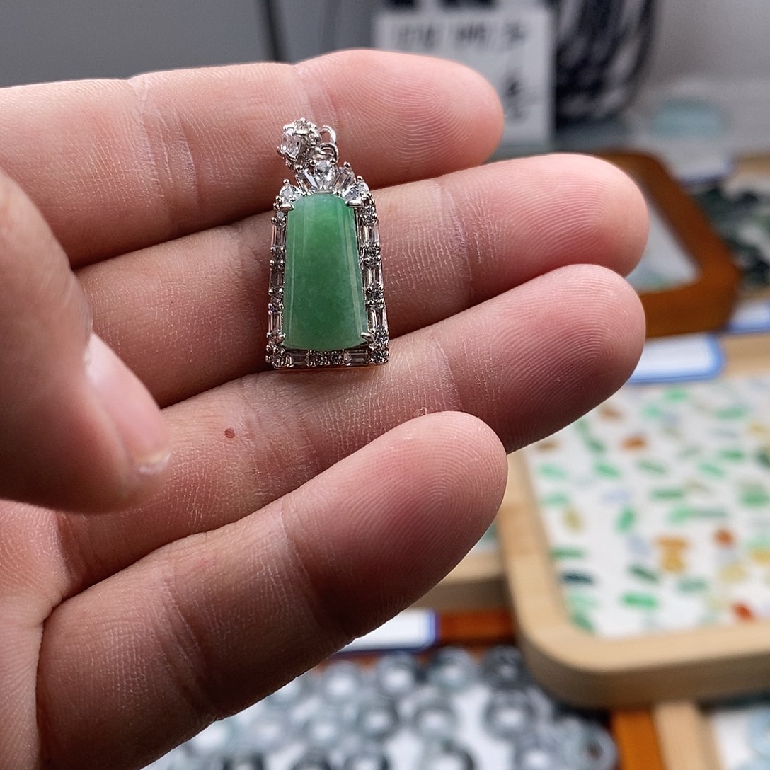 翡翠颈饰未镶嵌镶嵌无事牌