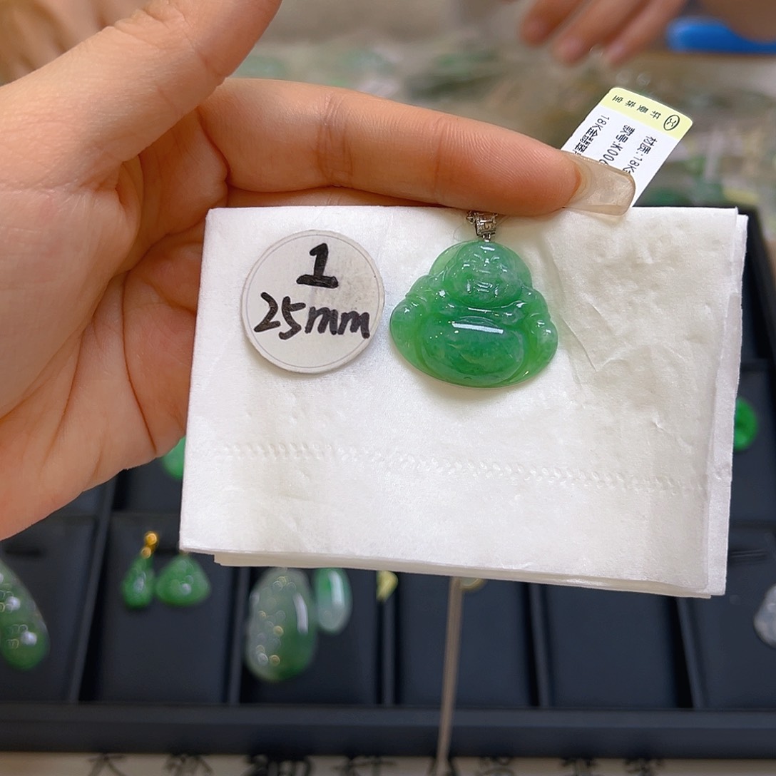 翡翠颈饰18K金镶嵌翡翠