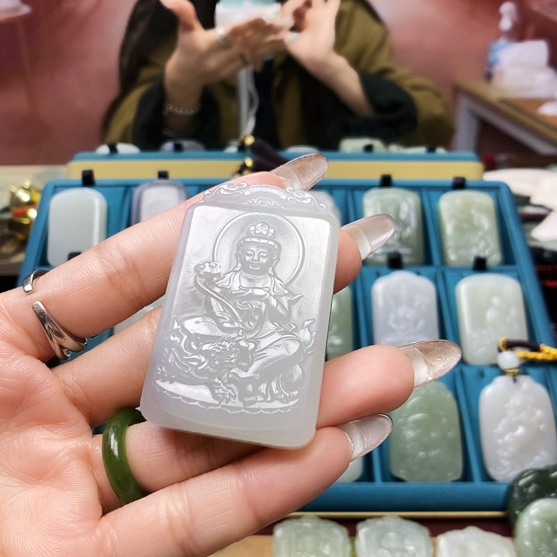 和田玉颈饰未镶嵌保****司