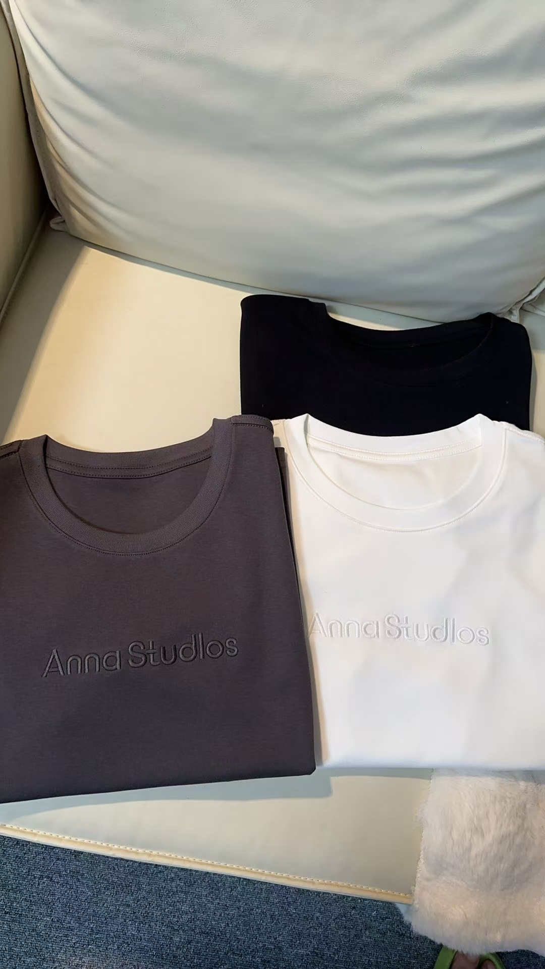 YIYI Studios【Anna刺绣字母】2025新品 简约显瘦基础款短袖T恤
