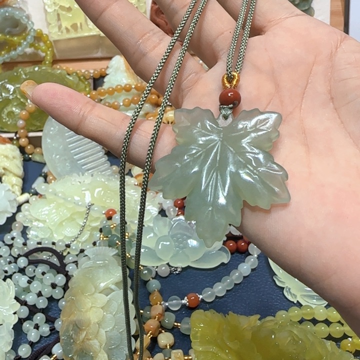合金蛇纹石玉吊坠