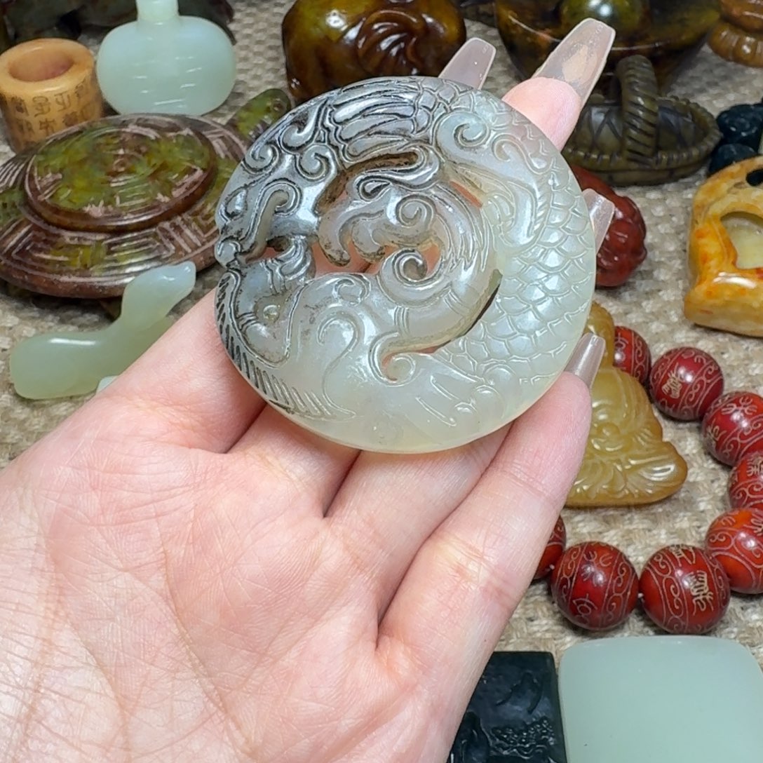 蛇纹石玉未镶嵌颈饰