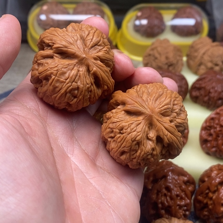 文玩核桃把件宁****）核桃