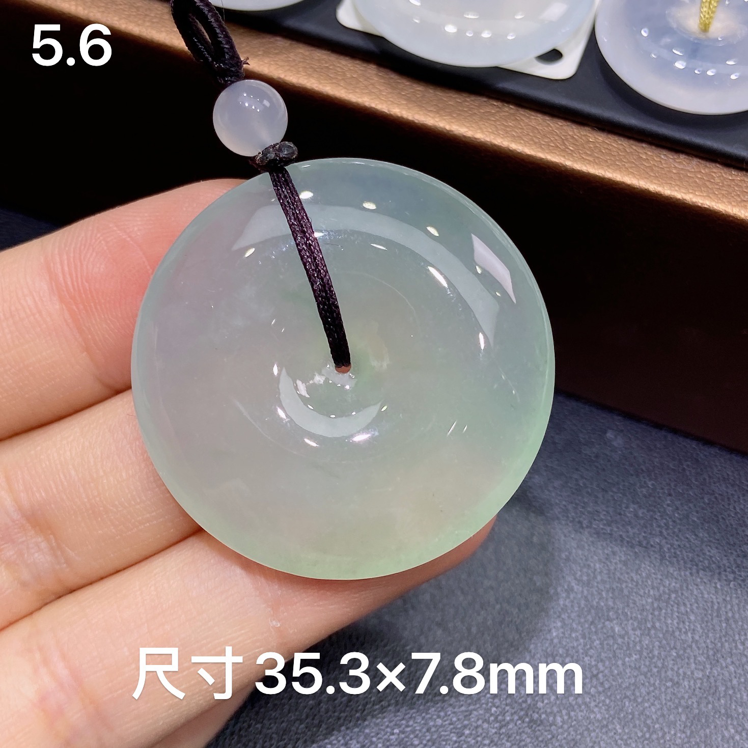 缅甸天然A货翡翠，冰种晴绿底厚庄大尺寸平安扣吊坠，饱满毛衣吊坠Y