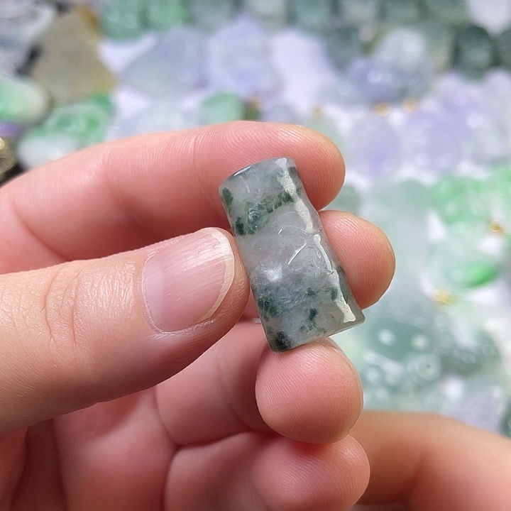 翡翠未镶嵌颈饰竹节