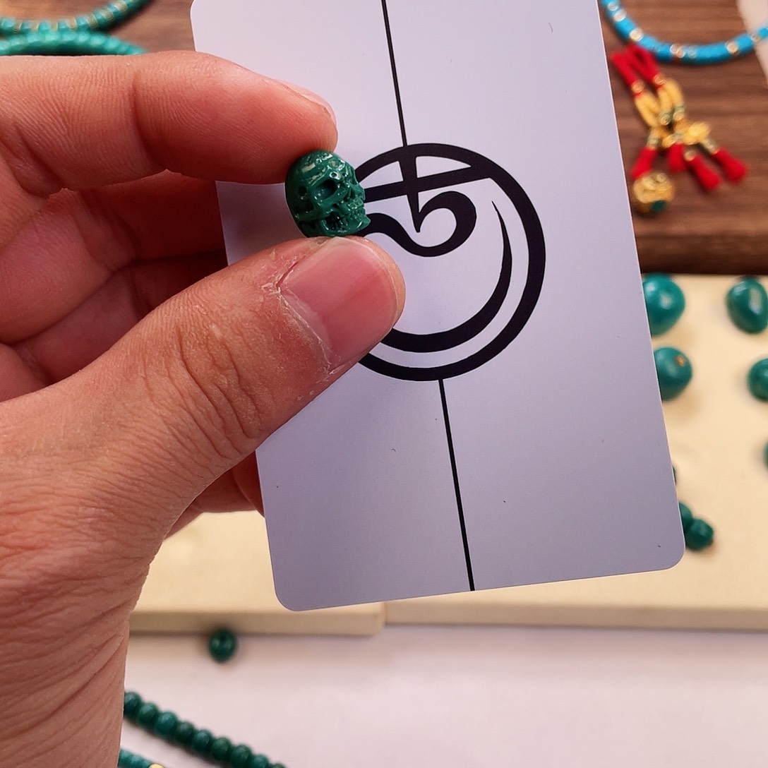 绿松石颈饰未镶嵌