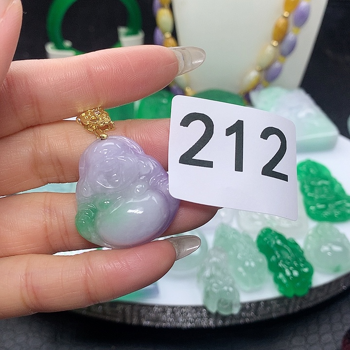 翡翠吊坠(赠链)未镶嵌