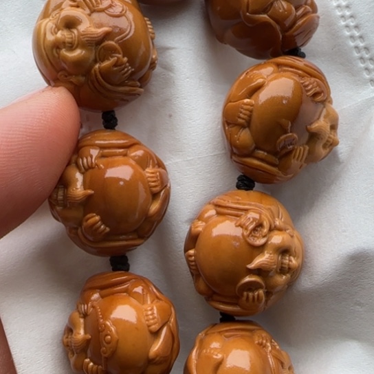 橄榄核吊坠雕刻工艺