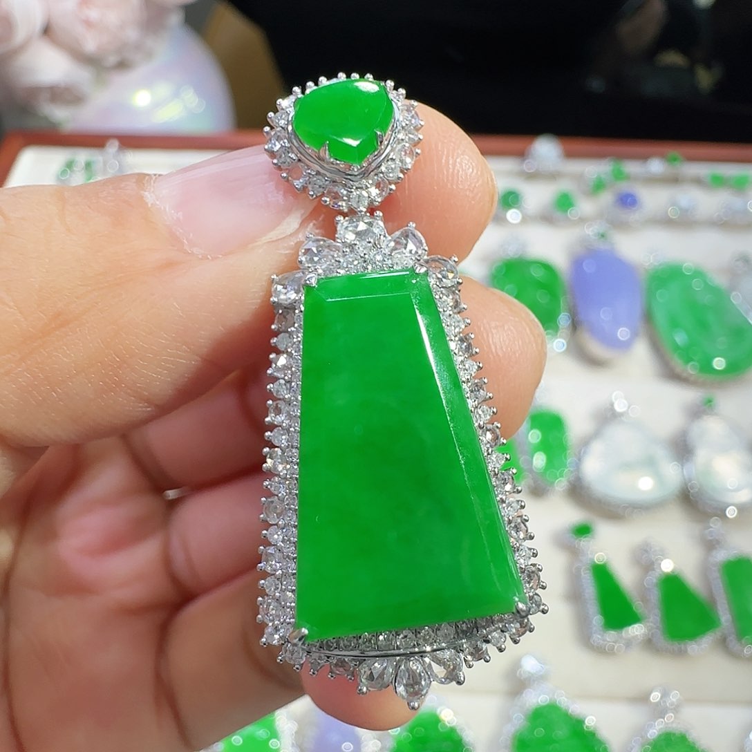 翡翠吊坠(不含链)18K金镶嵌