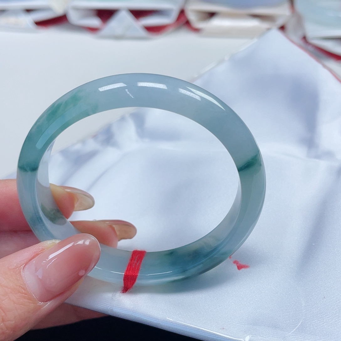 翡翠手镯（贵妃镯）未镶嵌缅甸翡翠