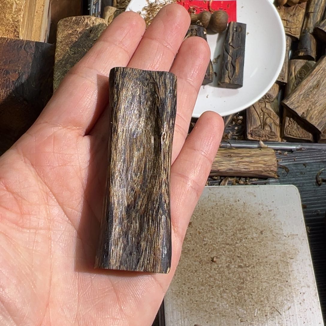 沉香吊坠绿奇楠吊坠8.1克