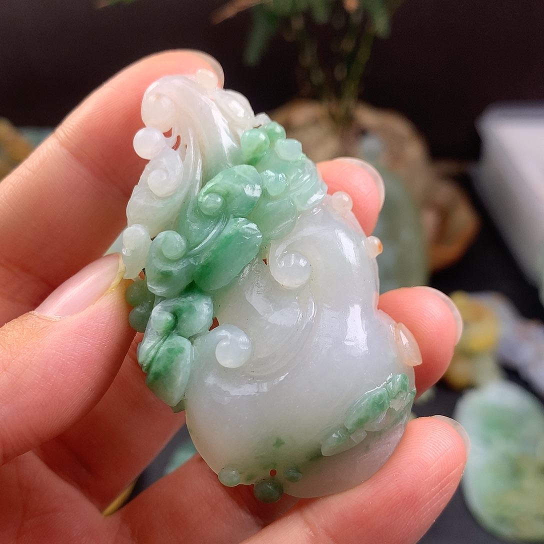 定制翡翠未镶嵌如意