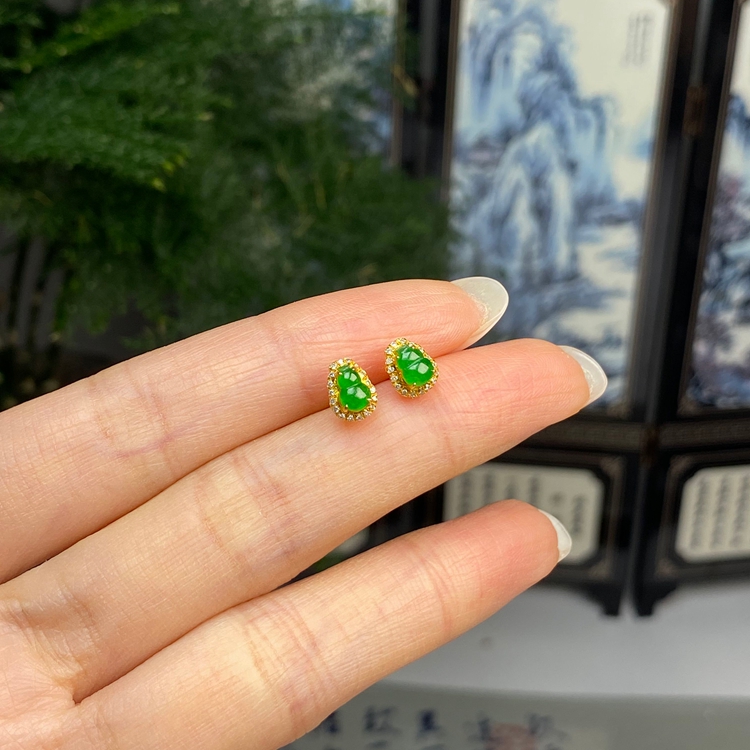 满色阳绿葫芦耳钉 18k金镶嵌 天然翡翠A货 