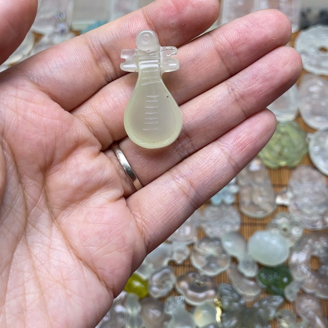 未镶嵌蛇纹石玉颈饰