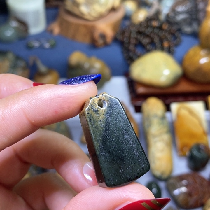 岫岩河磨玉（透闪石质玉）特价未镶嵌